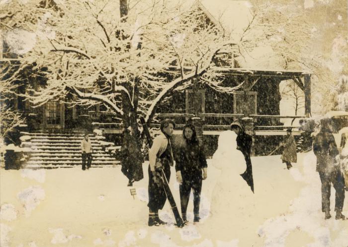 Students outside the Dining Hall playing in the snow